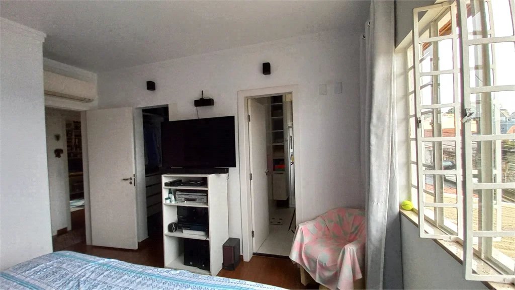 Sobrado à venda com 3 quartos, sendo 1 suíte, em Vila Gomes, São Paulo, SP