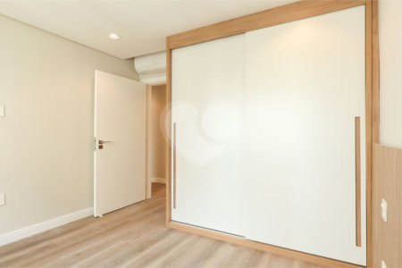Apartamento à venda com 2 quartos, sendo 1 suíte,  em Vila Uberabinha, São Paulo, SP