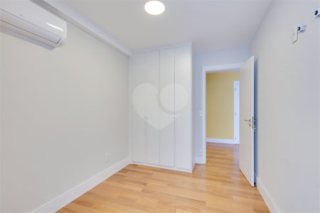 Apartamento à venda com 3 quartos, sendo 2 suítes, em Santo Amaro, São Paulo, SP