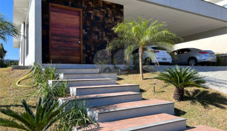 Casa à venda com 4 suítes no condomínio Village Saint Charbel, Araçoiaba da Serra - SP