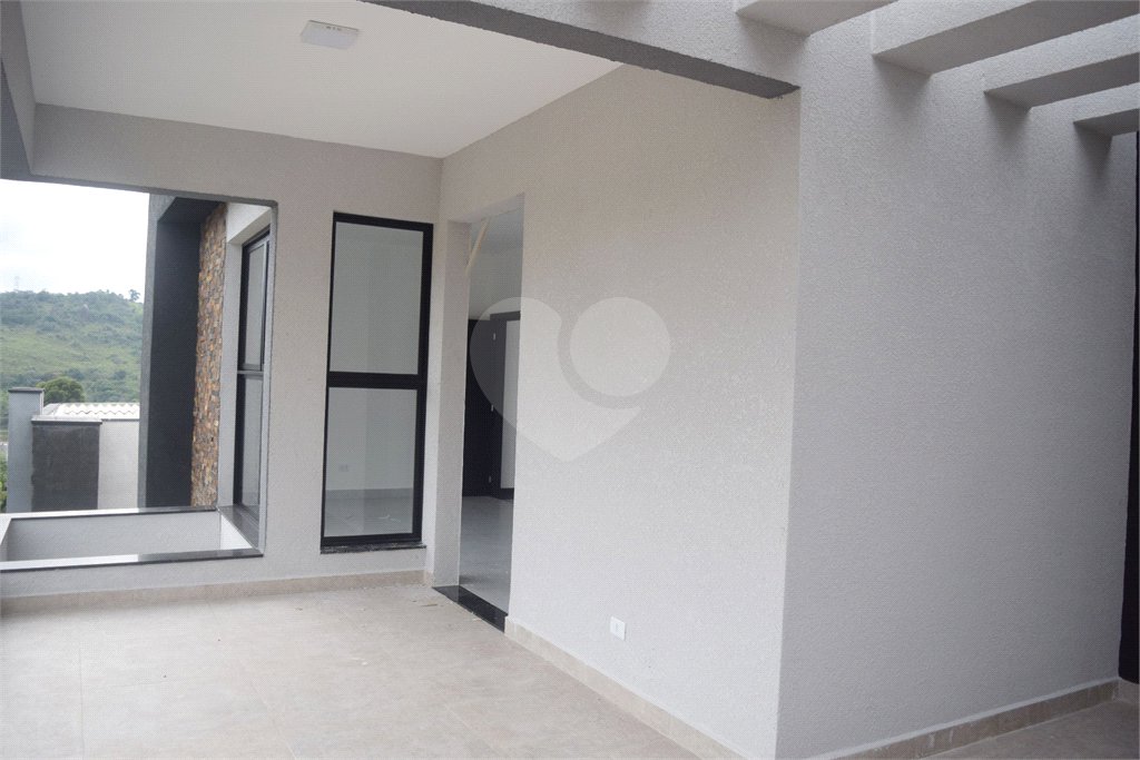 Casa à venda com 4 suítes no condomínio Figueira Garden, Atibaia - SP