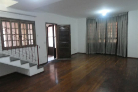 Sobrado à venda com 3 quartos, sendo 1 suíte, em Parque Ipê, São Paulo, SP