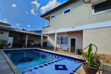 Casa à venda com 5 quartos, sendo 3 suítes,  no condomínio Colinas do Magarça, Rio de Janeiro - RJ