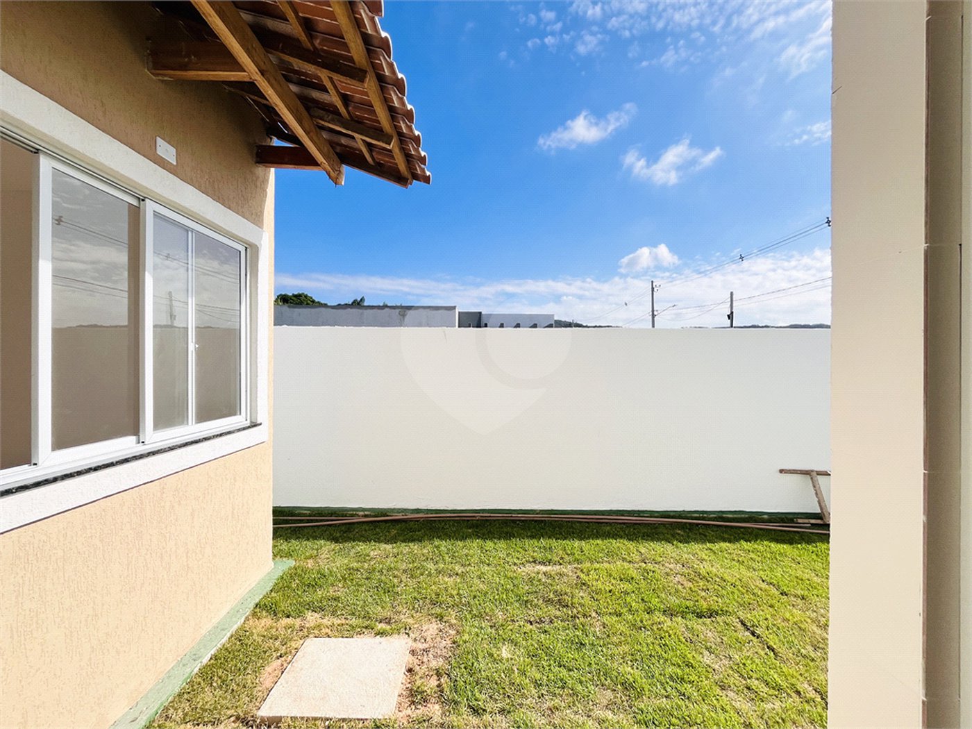 Casa à venda com 2 quartos, sendo 1 suíte, no condomínio Parque Guará, Rio de Janeiro - RJ
