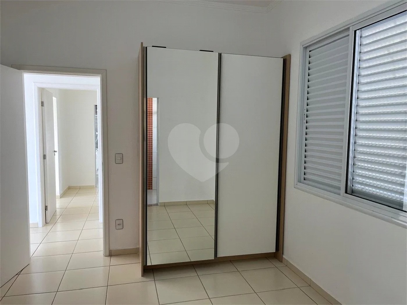 Casa para alugar com 3 suítes no condomínio Figueira Garden, Atibaia - SP