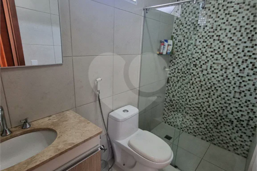 Sobrado à venda com 3 quartos em Campo Limpo, São Paulo, SP