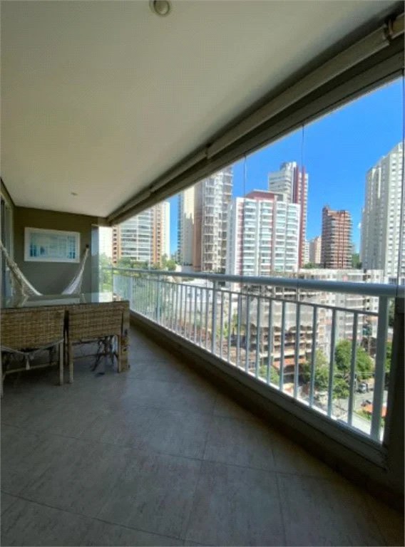 Apartamento à venda com 3 quartos, sendo 1 suíte,  em Vila Andrade, São Paulo, SP