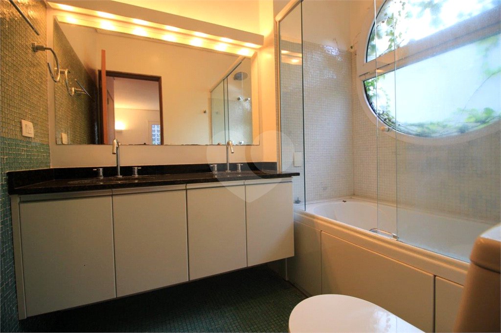 Casa à venda ou para alugar com 5 quartos, sendo 3 suítes, em Vila Madalena, São Paulo, SP