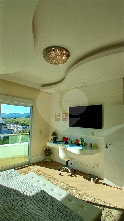 Casa à venda com 3 suítes no condomínio Figueira Garden, Atibaia - SP