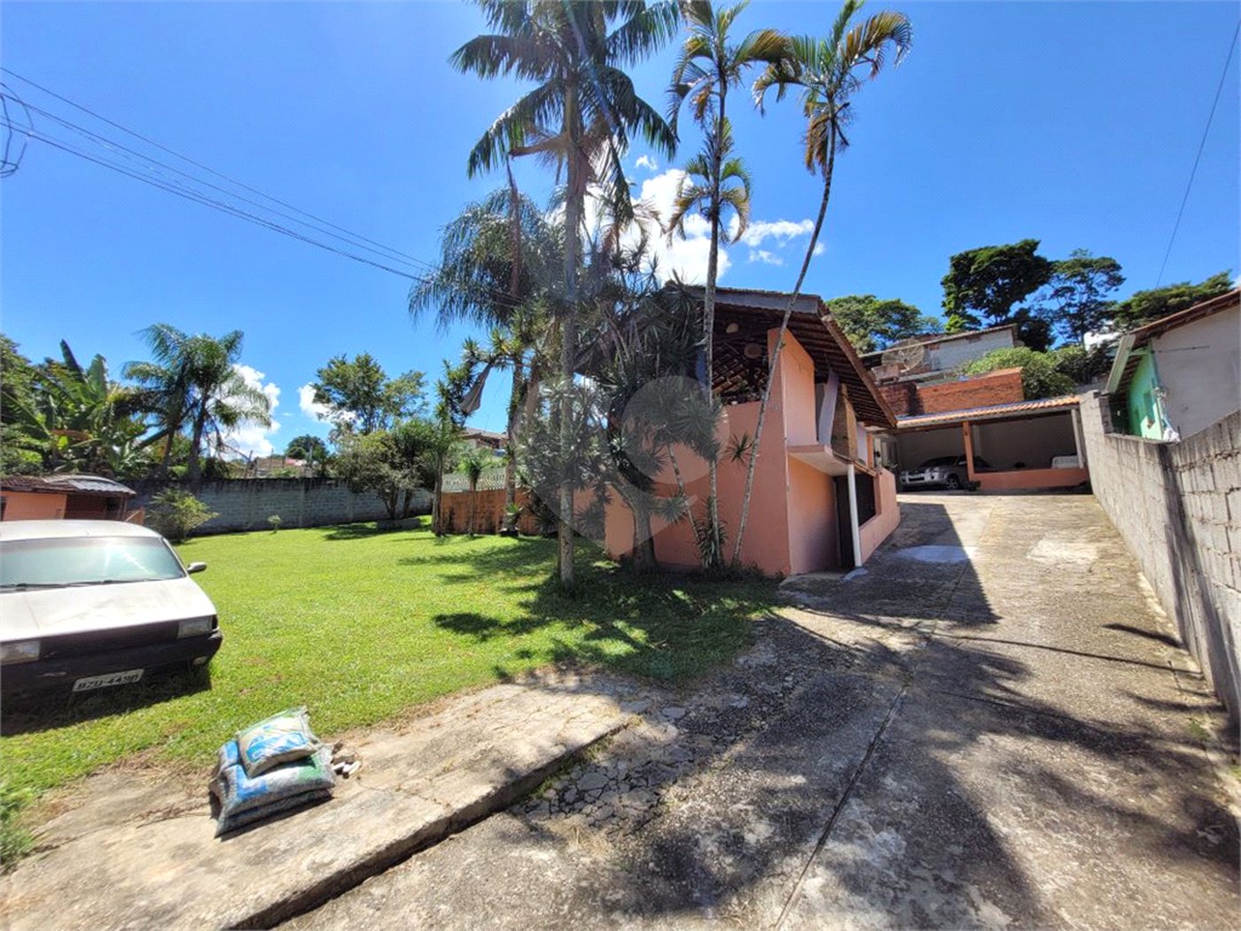 Chácara à venda com 3 quartos, sendo 1 suíte,  em Jardim Imperial, Atibaia, SP