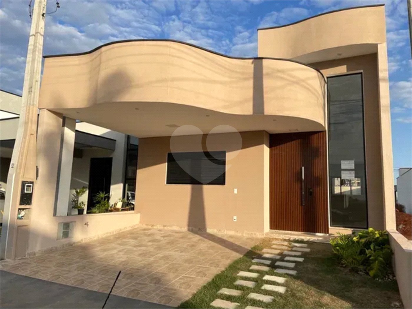 Casa à venda com 3 quartos, sendo 1 suíte, no condomínio Horto Florestal Villagio, Sorocaba - SP