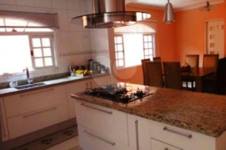 Sobrado à venda com 3 quartos, sendo 1 suíte, em Vila das Palmeiras, Guarulhos, SP