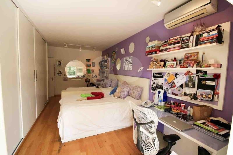 Casa à venda com 3 quartos, sendo 2 suítes,  em Vila Tramontano, São Paulo, SP