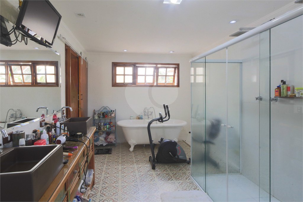 Sobrado à venda com 5 quartos, sendo 4 suítes, em Alto da Boa Vista, São Paulo, SP