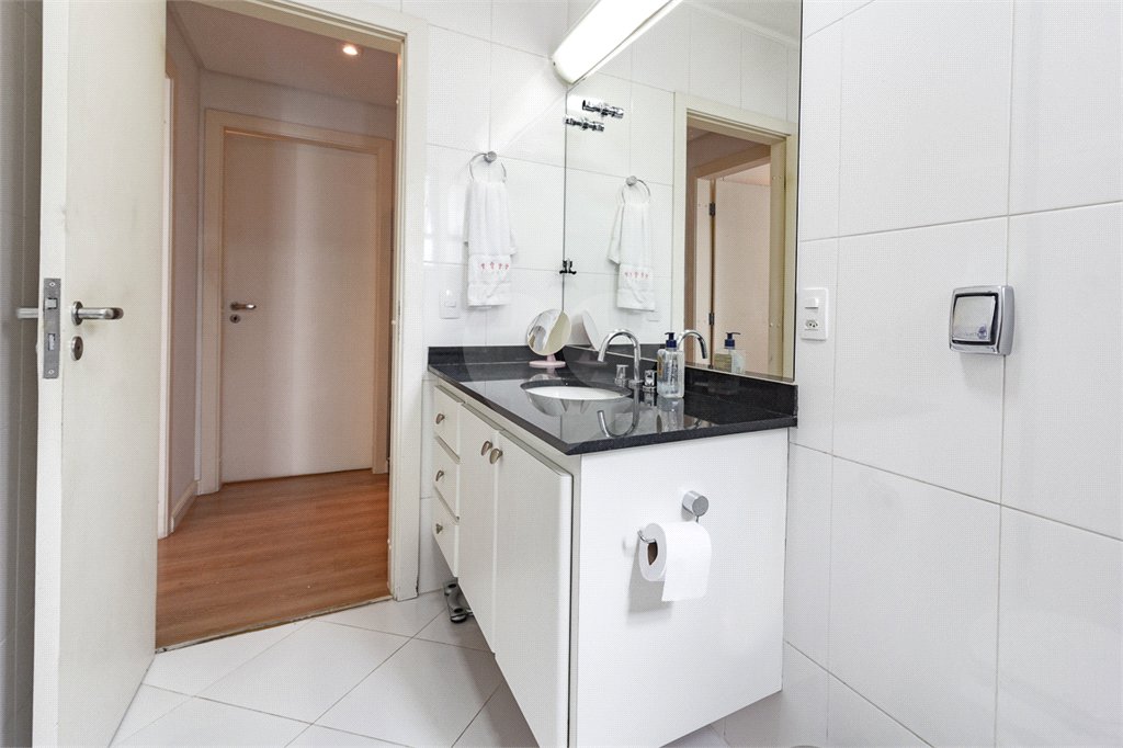 Apartamento à venda com 4 quartos, sendo 2 suítes,  em Jardim Parque Morumbi, São Paulo, SP