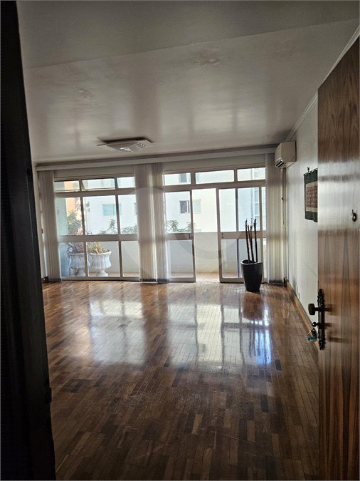 Apartamento à venda com 3 quartos, sendo 1 suíte,  em Itaim Bibi, São Paulo, SP