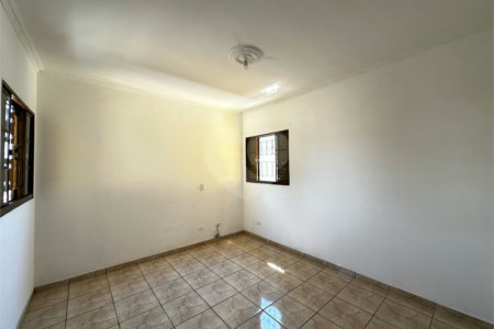 Sobrado à venda com 4 quartos, sendo 1 suíte, em Vila Amorim, Suzano, SP