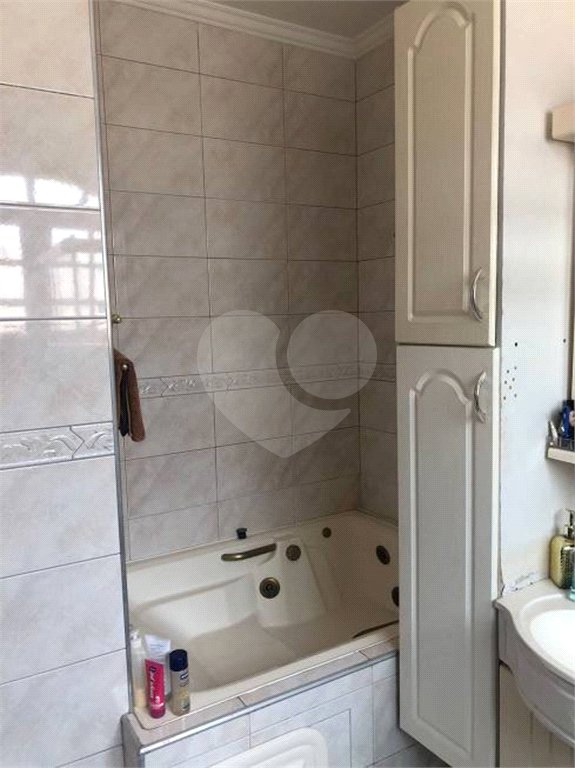 Casa à venda com 4 quartos, sendo 2 suítes,  no condomínio Altos da Serra 1, São José dos Campos - SP