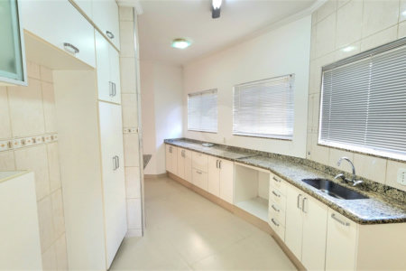 Casa à venda com 3 quartos, sendo 1 suíte, no condomínio Bouganville, Araraquara - SP