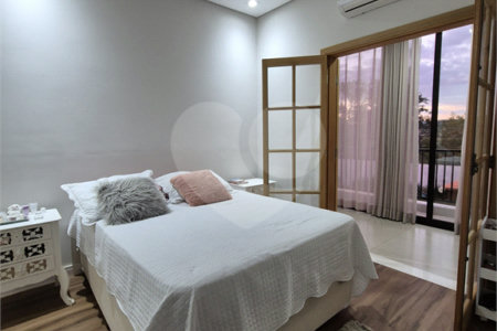 Casa à venda com 4 quartos, sendo 3 suítes, no condomínio Vilaggio Araçoiaba, Araçoiaba da Serra - SP