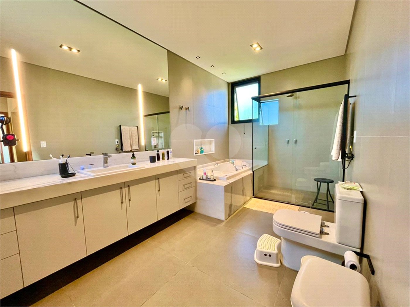 Casa à venda com 4 suítes no condomínio Fazenda Imperial, Sorocaba - SP
