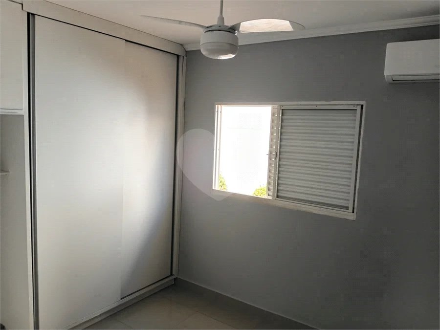 Casa à venda com 3 quartos, sendo 1 suíte,  no condomínio Residencial Eldorado, São Carlos - SP