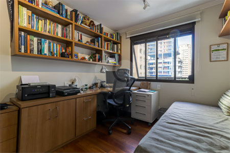 Apartamento à venda com 4 quartos, sendo 2 suítes, em Moema, São Paulo, SP
