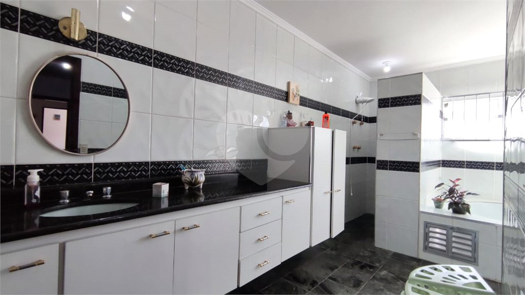 Sobrado à venda com 4 quartos, sendo 2 suítes, em Interlagos, São Paulo, SP