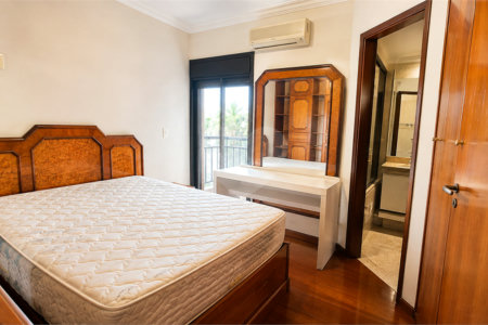 Apartamento à venda com 4 quartos, sendo 1 suíte, em Moema, São Paulo, SP