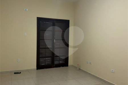 Casa à venda com 3 quartos, sendo 1 suíte, em Chácara Primavera, Suzano, SP