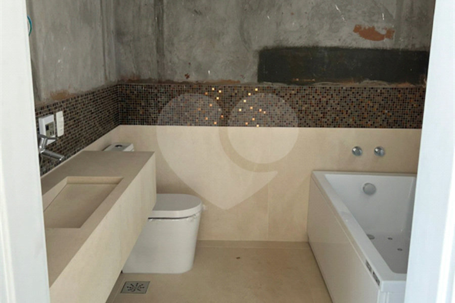 Casa à venda com 4 quartos, sendo 2 suítes, no condomínio Residencial Floresta, São Paulo - SP