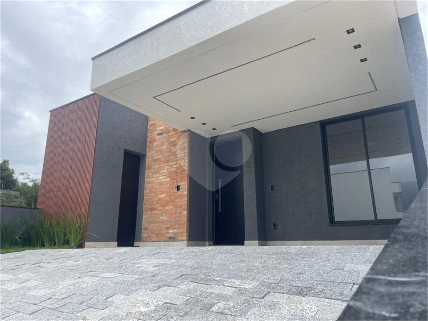 Casa à venda com 3 suítes no condomínio Jardim Residencial Helena Maria, Sorocaba - SP