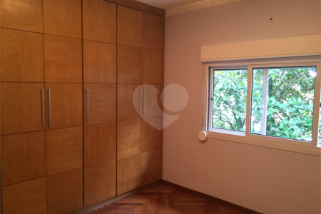 Casa à venda com 4 quartos, sendo 2 suítes, no condomínio Residencial Morumbi, São Paulo - SP