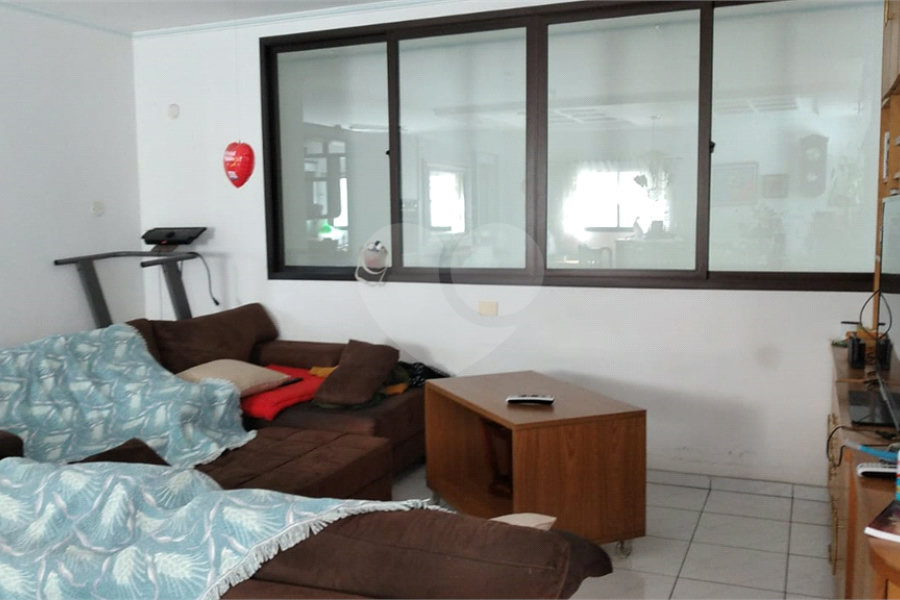 Sobrado à venda com 4 quartos, sendo 2 suítes, em Horto, São Paulo, SP