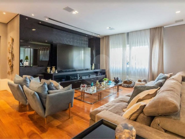 Casa à venda com 4 suítes em Horto, São Paulo, SP