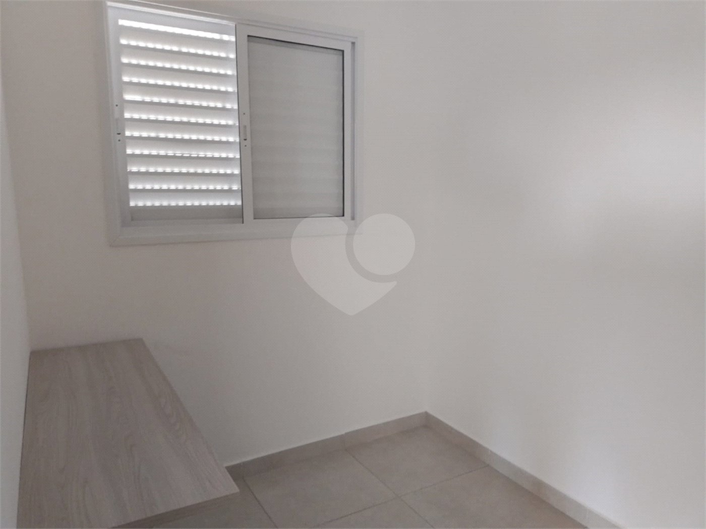 Apartamento a venda com 2 dormitorios sendo 1 suíte