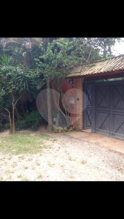 Sobrado à venda com 4 quartos, sendo 2 suítes, em Alpes da Cantareira, Mairiporã, SP