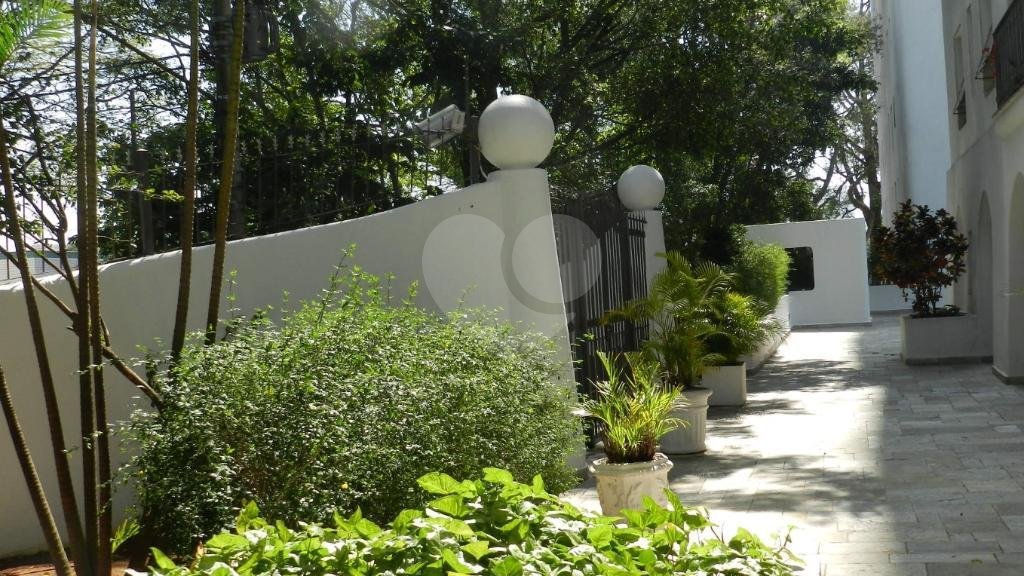 Apartamento à venda com 3 quartos, sendo 1 suíte, em Alto da Boa Vista, São Paulo, SP