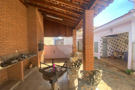 Casa à venda com 3 quartos, sendo 1 suíte, no Centro, Araraquara, SP