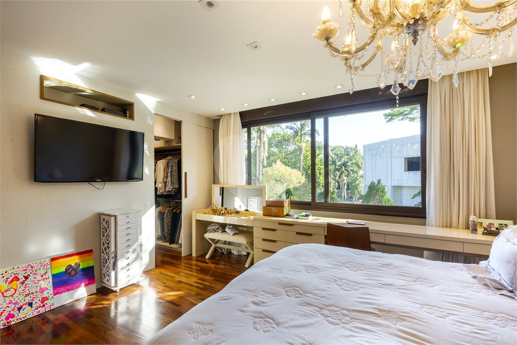 Casa à venda com 4 suítes no condomínio Vila Flora, São Paulo - SP