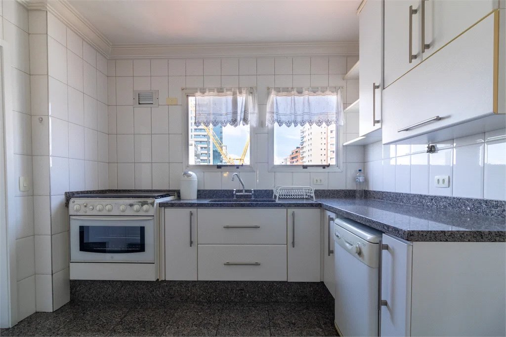 Apartamento à venda com 4 quartos, sendo 3 suítes, em Brooklin Paulista, São Paulo, SP