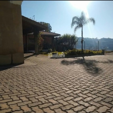 Chácara à venda ou locação no Jardim Estância Brasil – Atibaia/SP, com vista para a Pedra Grande