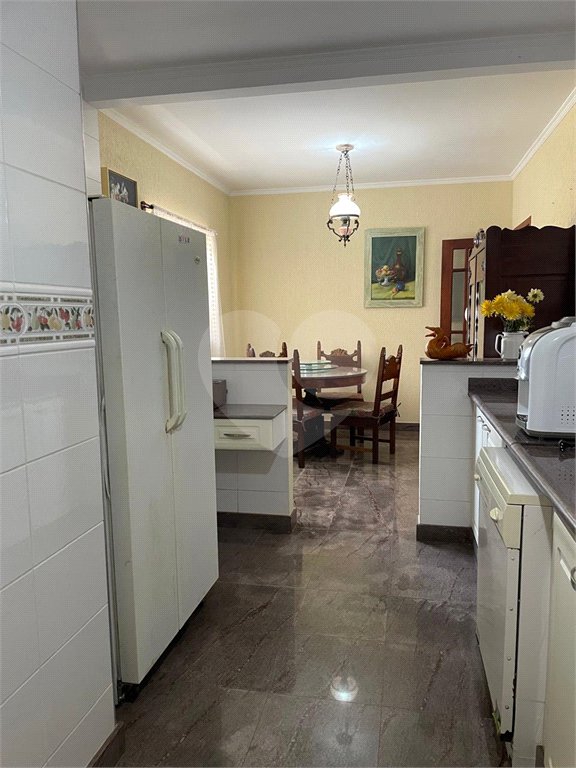 Casa à venda com 9 quartos, sendo 4 suítes, em Condomínio Flamboyant-b, Atibaia, SP