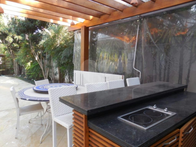 Casa à venda ou para alugar com 4 suítes no condomínio Villa Imperial, São Paulo - SP
