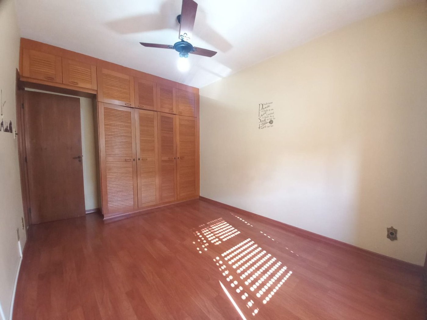 Belíssimo Apartamento de Frente, 3 Quartos, com Garagem Fechada, à Venda no Marapé – Santos/SP