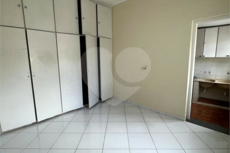 Sobrado à venda com 3 quartos, sendo 1 suíte, em Vila Vitório Mazzei, São Paulo, SP