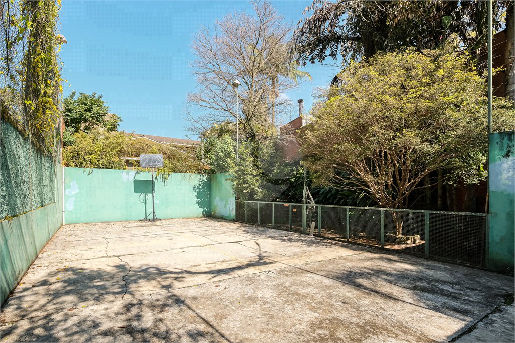 Casa à venda com 4 quartos, sendo 2 suítes, em Jardim Cordeiro, São Paulo, SP