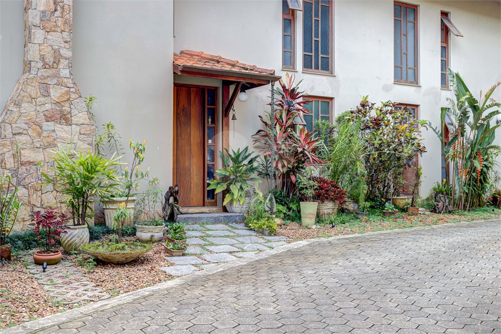 Casa à venda com 3 suítes no condomínio Canumá, São Paulo - SP