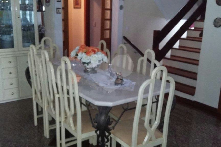 CASA TÉRREA A VENDA NO TREMEMBÉ - 4 SUÍTES E 10 VAGAS DE GARAGEM