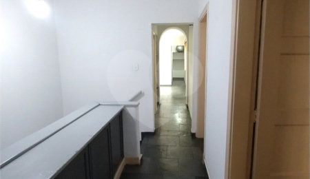 Sobrado à venda na Vila Mariana – 4 dormitórios, 1 suíte e excelente localização